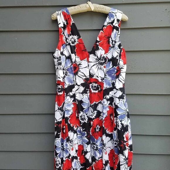 Anne Klein Black White Gray Red Floral Fit & Flare V Neck Dress see measurements - Picture 3 of 11